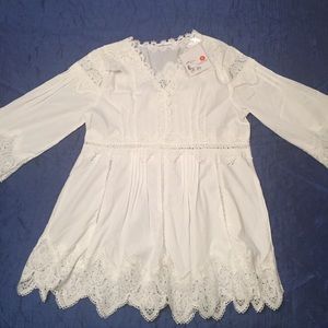 NWT AiyiShantung Lace & crocheted Top.  size S